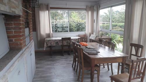 Acogedora Casa En Barrio Tranquilo De Piri�polis