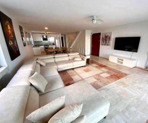 Seafront Villa With Private Swimming Pool Istanbul