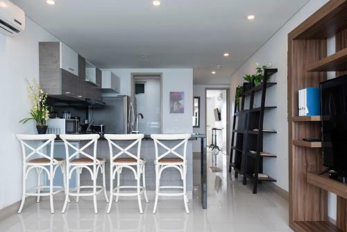 3br Chic Oceanfront Apartment With Amazing City And Ocean Views