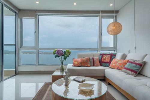 3br Chic Oceanfront Apartment With Amazing City And Ocean Views