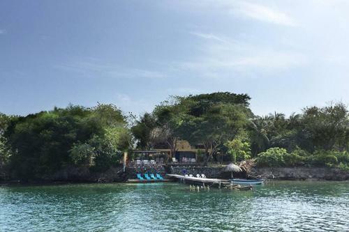 Isla Remanso: Paradise On Earth.