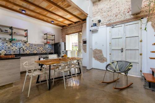 Fun House Pool & Rooftop Best Location Getsemani!