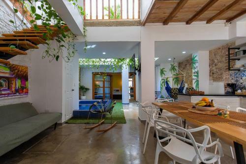 Fun House Pool & Rooftop Best Location Getsemani!
