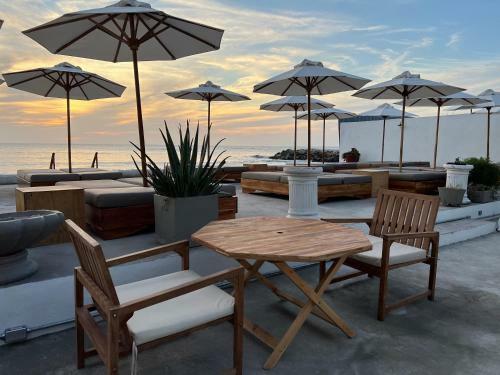Hotel Wala Beach Club
