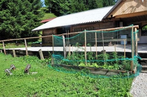 Hostal Wooden Cabin Kamna Gorica
