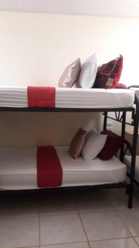 Flor De Katty Hostel Airport