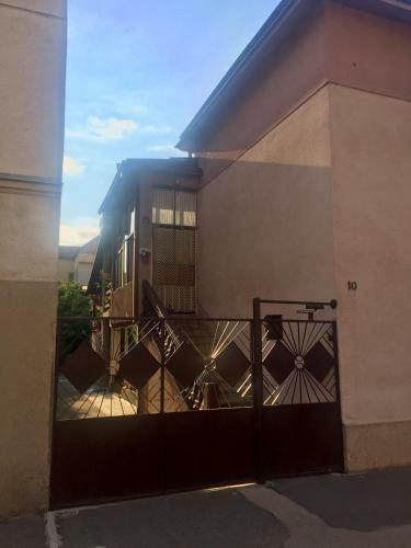 Hostal Sunrise Apartments