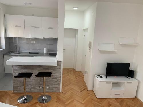 Kiki Apartment Obrenoviceva