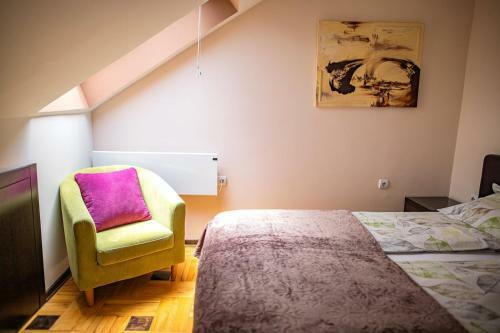 Pleasure ?air Apartments