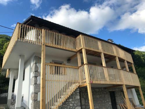 Hi?a Pri Koritu - Apartma Stol