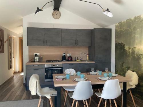 Hi?a Pri Koritu - Apartma Stol