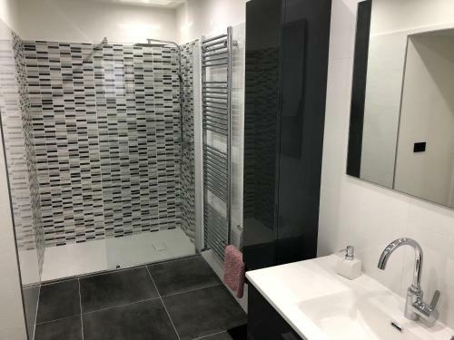 Hostal Apartment And Room Aria