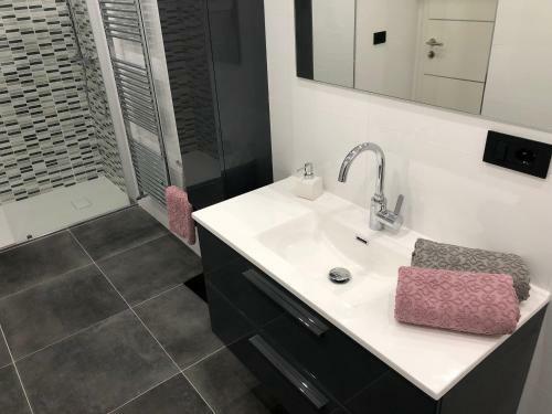 Hostal Apartment And Room Aria