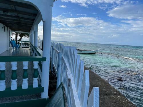 The Wave Hostel Corn Island