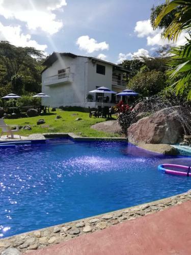 Bed & Breakfast La Peque�a Panda Guest House & Lounge