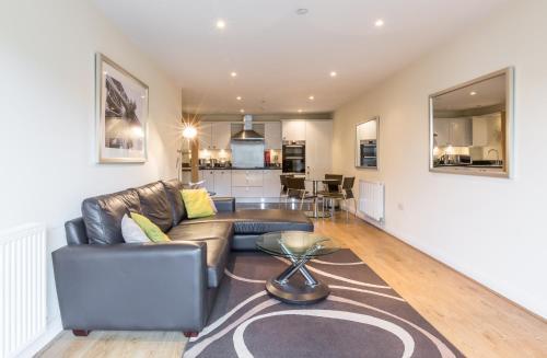 Apartamentos Equinox Place