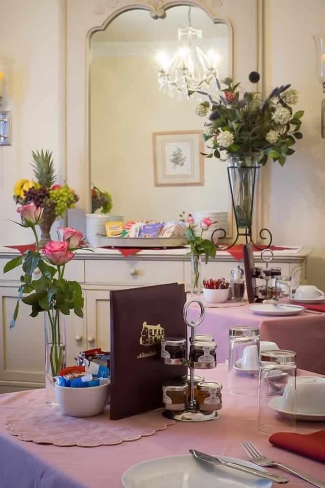 Bed & Breakfast Allandale House