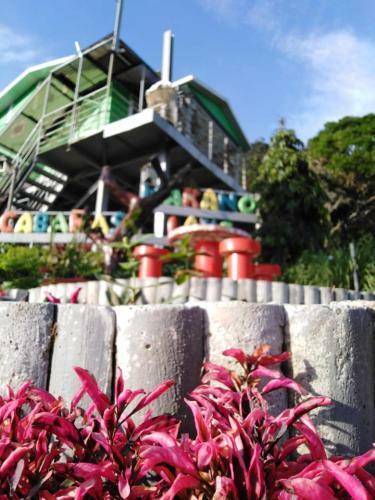 Hostal Makano Lake Caba�as