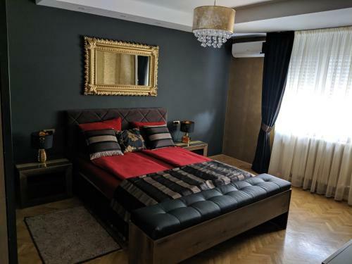 Golden Mirror Apartment