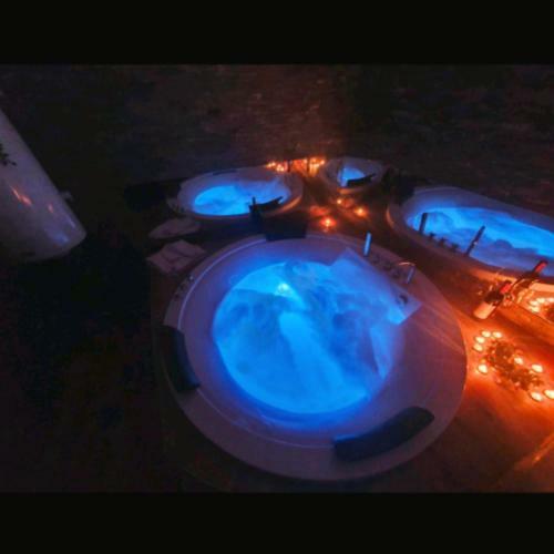 Canti Jacuzzi Apartments