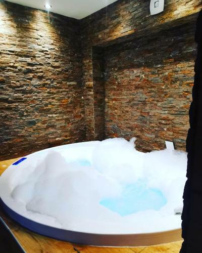 Canti Jacuzzi Apartments