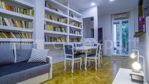 Downtown Apartment In Walk Zone With 3 Bedrooms And Garage