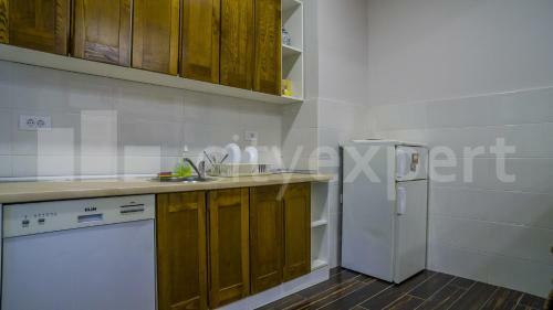 Downtown Apartment In Walk Zone With 3 Bedrooms And Garage
