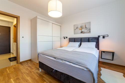M&t Apartment