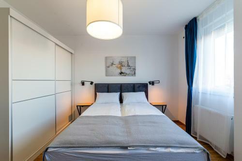 M&t Apartment