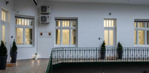 Theatre Square Apartments