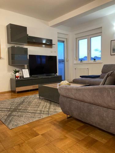 Spacious & Elegant Apartment - Sajam - Parties Are Not Allowed