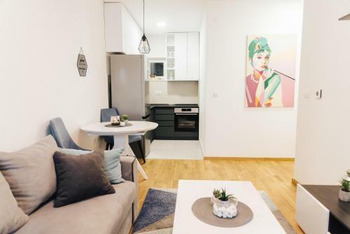 Regina Apartments