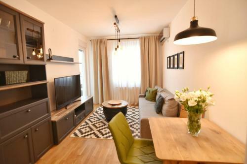 Regina Apartments