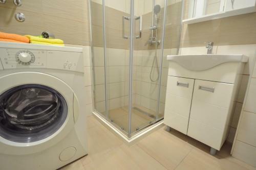 Shine24 - Spacious And Bright Apartment - New
