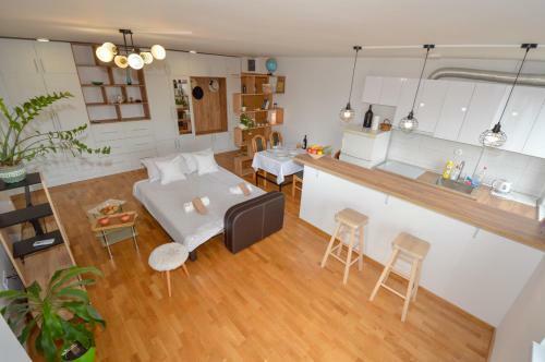 Shine24 - Spacious And Bright Apartment - New