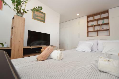 Shine24 - Spacious And Bright Apartment - New
