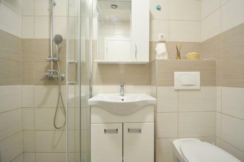 Shine24 - Spacious And Bright Apartment - New