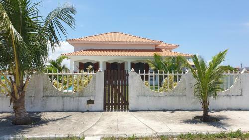 Linda Casa De Praia Com Piscina