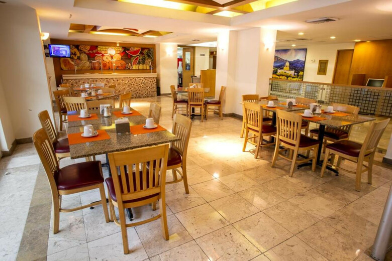 Hotel Plaza Calzada