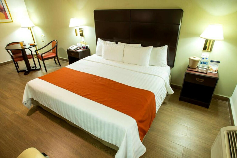 Hotel Plaza Calzada
