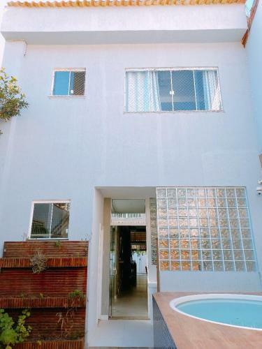 Casa 3 Suites Ar/piscina/churrasqueira