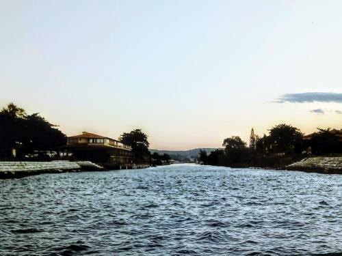 Suite � Beira Do Canal Da Marina