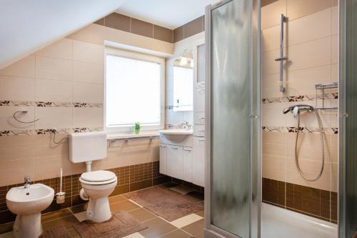 Room With Private Bathroom, Orchid Room