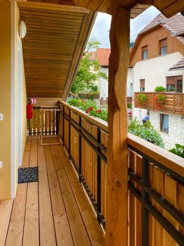 Beewood Apartment