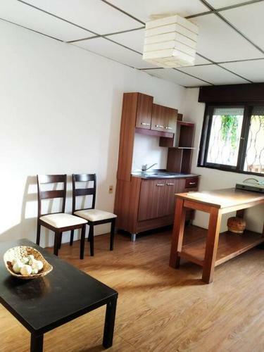 Apartamento Casa de Huespedes Al Fondo Con Cochera Techada