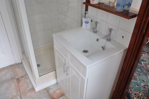 Bed & Breakfast Bryncoed Guest House
