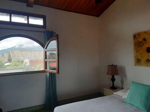 Casa Alma-spacious & Breezy 3bed/3bath House W/garden