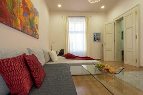 Luxurious Style Apartment At The City Center