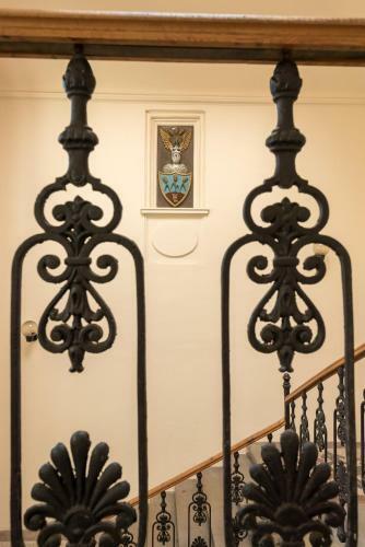 Luxurious Style Apartment At The City Center