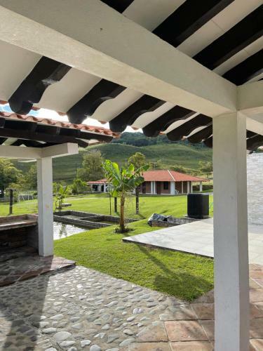 Lake House Calima